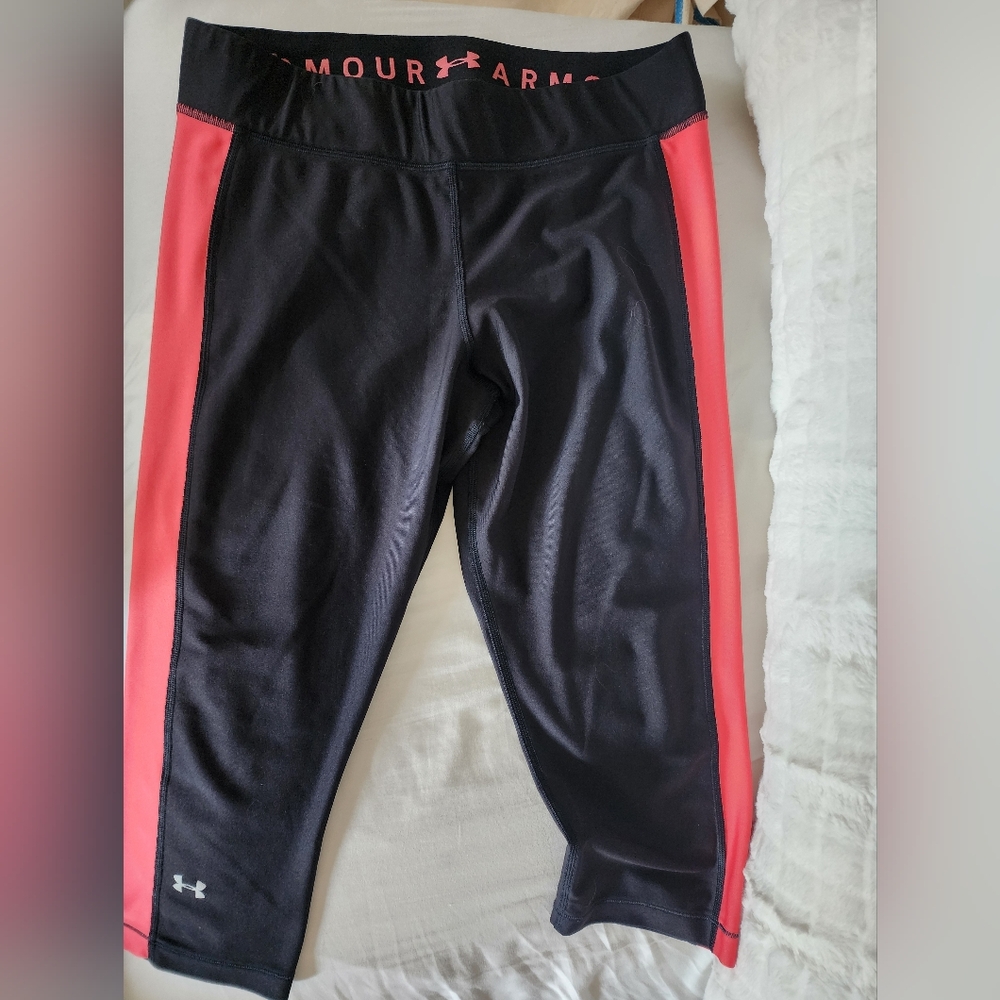Womans XL Under Armour Black and Coral Capri.